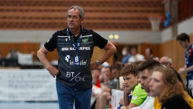 04.06.2021, Handball, 2. Bundesliga 2020-2021, 35. Spieltag, DJK Rimpar Woelfe - HSV Hamburg, GER, Wuerzburg, s.Oliver Arena Bild: v. li. Trainer Rolf Brack (DJK Rimpar Wölfe) DFL REGULATIONS PROHIBIT ANY USE OF PHOTOGRAPHS AS IMAGE SEQUENCES AND OR QUASI-VIDEO. Copyright: HMBxMedia xHeikoxBecker