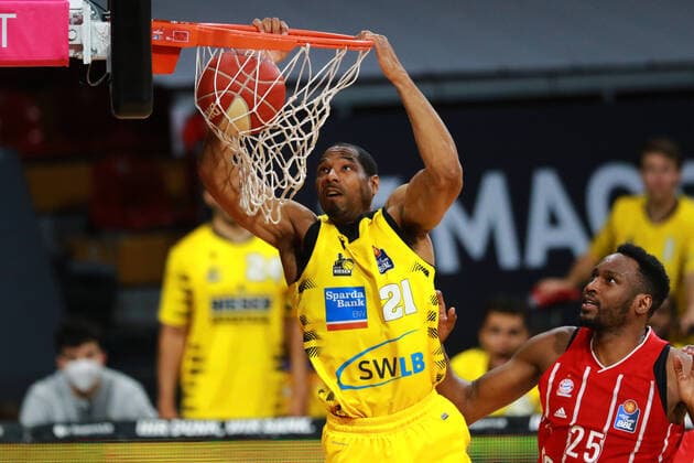 Sport Bilder des Tages 21 Darden Termmell (Ludwigsburg) dunkt, Dunk gegen 25 JaJuan Johnson(FCBB) rot Basketball, 1. Bundesliga, BBL, Playoff, Spiel 4, FC Bayern München - MHP Riesen Ludwigsburg im Audi Dome am 04.06.2021 FOTO: Mladen Lackovic LakoPress