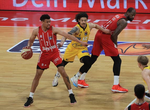 04.06.2021, BBL Play off, FCB Basketball vs Ludwigsburg, Audi Dome Muenchen , im Bild: Wade Baldwin (FCB Basketball), Jonah Radebaugh (Ludwigsburg Riesen), James Gist (FCB Basketball)