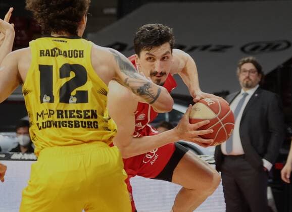 Bayerns 14 Nihad DJEDOVIC. Basketball, Bayern - Ludwigsburg, BBL-Playoff, Halbfinale, 4.Spiel, Saison 2020-2021, am 4.6.2021 in Muenchen, A U D I D O M E, Deutschland. Quelle Copyright Credit : Oryk HAIST