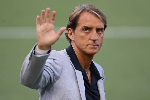 Bologna, Italy, 4th June 2021. Roberto Mancini Head coach of Italy waves to the crowd prior to the International Football Friendly match at Stadio Dall Ara, Bologna. Picture credit should read: Jonathan Moscrop Sportimage EDITORIAL USE ONLY. No use with unauthorised audio, video, data, fixture lists, club league logos or live services. Online in-match use limited to 120 images, no video emulation. No use in betting, games or single club league player publications. SPI-1074-0002