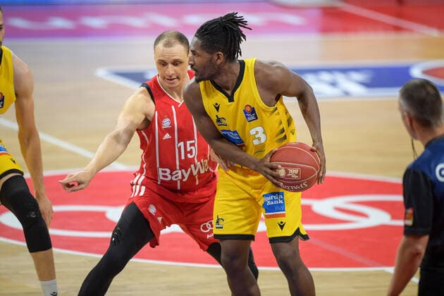 Basketball, BBL, 20210604, FC Bayern München - MHP RIESEN Ludwigsburg. Im Bild Robin AMAIZE (FC Bayern München, 15) und Jaleen SMITH (MHP Riesen Ludwigsburg, 3). München Audi Dome Bayern Deutschland Copyright: Passion2Press MarkusxFischerx