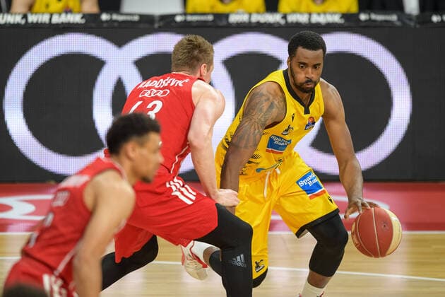 Basketball, BBL, 20210604, FC Bayern München - MHP RIESEN Ludwigsburg. Im Bild Leon RADOSEVIC (FC Bayern München, 43) und Jamel MCLEAN (MHP Riesen Ludwigsburg, 7). München Audi Dome Bayern Deutschland Copyright: Passion2Press MarkusxFischerx
