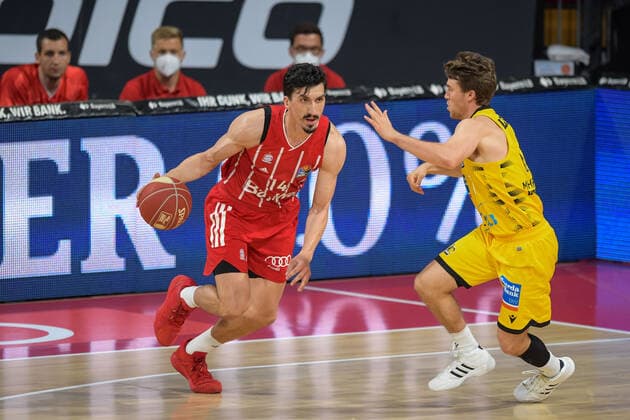 Basketball, BBL, 20210604, FC Bayern München - MHP RIESEN Ludwigsburg. Im Bild Nihad DJEDOVIC (FC Bayern München, 14) und Jordan HULLS (MHP Riesen Ludwigsburg, 1). München Audi Dome Bayern Deutschland Copyright: Passion2Press MarkusxFischerx