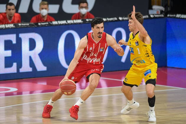 Basketball, BBL, 20210604, FC Bayern München - MHP RIESEN Ludwigsburg. Im Bild Nihad DJEDOVIC (FC Bayern München, 14) und Jordan HULLS (MHP Riesen Ludwigsburg, 1). München Audi Dome Bayern Deutschland Copyright: Passion2Press MarkusxFischerx