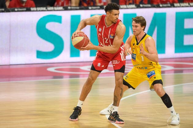 Basketball, BBL, 20210604, FC Bayern München - MHP RIESEN Ludwigsburg. Im Bild Wade BALDWIN (FC Bayern München, 2) Dribbling Ball und Jordan HULLS (MHP Riesen Ludwigsburg, 1). München Audi Dome Bayern Deutschland Copyright: Passion2Press MarkusxFischerx