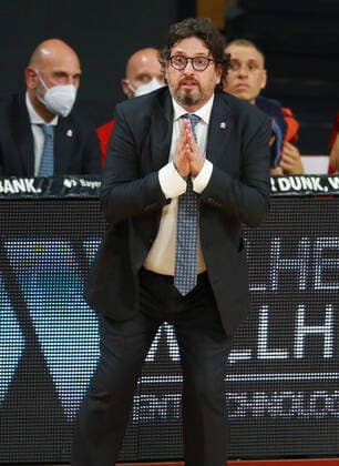 Trainer Andrea Trinchieri (FCBB) betet. Basketball, 1. Bundesliga, BBL, Playoff, Spiel 4, FC Bayern München - MHP Riesen Ludwigsburg im Audi Dome am 04.06.2021 FOTO: Mladen Lackovic LakoPress