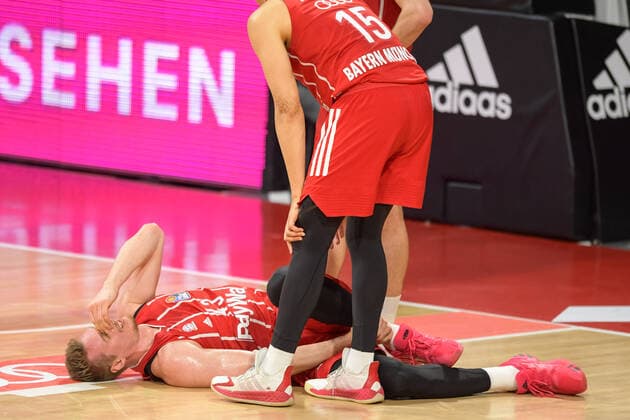 Basketball, BBL, 20210604, FC Bayern München - MHP RIESEN Ludwigsburg. Im Bild Leon RADOSEVIC (FC Bayern München, 43) angeschlagen am Boden. München Audi Dome Bayern Deutschland Copyright: Passion2Press MarkusxFischerx