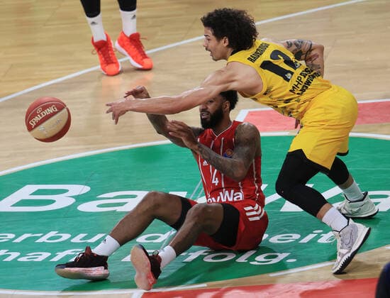 04.06.2021, BBL Play off, FCB Basketball vs Ludwigsburg, Audi Dome Muenchen , im Bild: D.J Seeley (FCB Basketball) vs Jonah Radebaugh (Ludwigsburg Riesen)