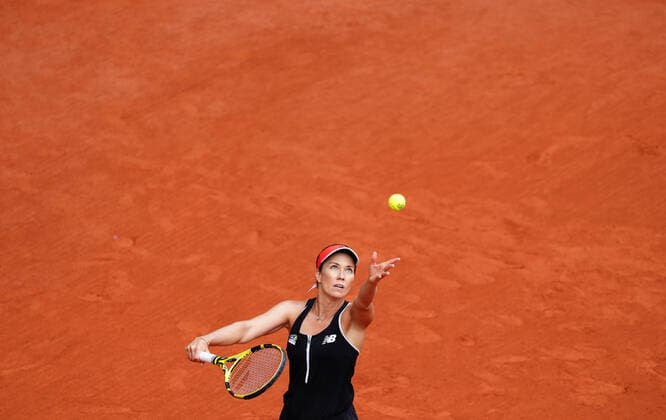 (210605) -- PARIS, June 5, 2021 -- Danielle Collins of the United States serves during the women s singles third round match between Serena Williams of the United States and Danielle Collins of the United States at the French Open tennis tournament at Roland Garros in Paris, France, June 4, 2021. ) (SP)FRANCE-PARIS-TENNIS-ROLAND GARROS-FRENCH OPEN GaoxJing 