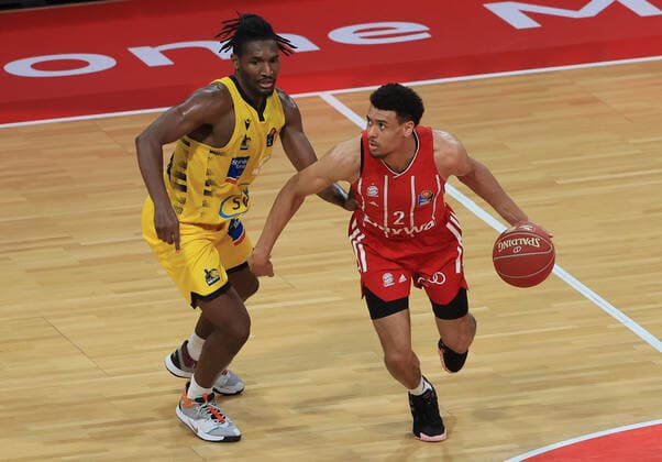 04.06.2021, BBL Play off, FCB Basketball vs Ludwigsburg, Audi Dome Muenchen , im Bild: Jalen Smith (Ludwigsburg Riesen) vs Wade Baldwin (FCB Basketball)