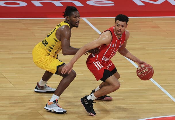 04.06.2021, BBL Play off, FCB Basketball vs Ludwigsburg, Audi Dome Muenchen , im Bild: Jalen Smith (Ludwigsburg Riesen) vs Wade Baldwin (FCB Basketball)