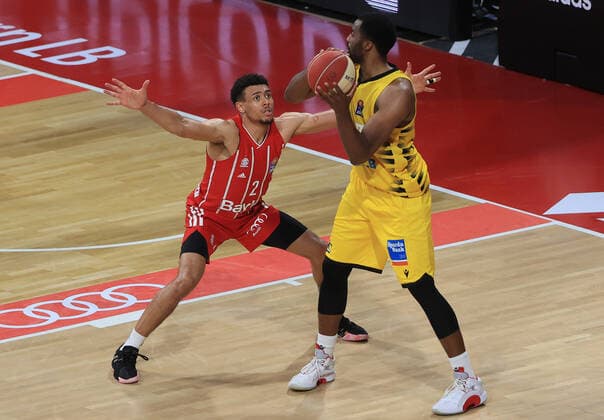 04.06.2021, BBL Play off, FCB Basketball vs Ludwigsburg, Audi Dome Muenchen , im Bild: Wade Baldwin (FCB Basketball) vs Jamel McLean (Ludwigsburg Riesen)