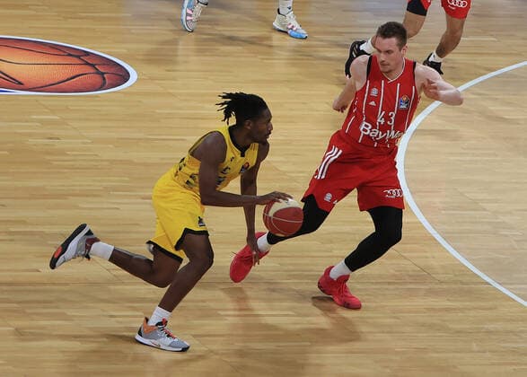 04.06.2021, BBL Play off, FCB Basketball vs Ludwigsburg, Audi Dome Muenchen , im Bild: Jalen Smith (Ludwigsburg Riesen) vs Leon Radosevic (FCB Basketball)