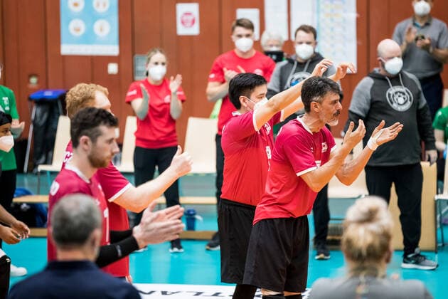 WORLD ParaVolley Men’s Final Qualifier Tokyo 2020 Paralympic Games Spiel um Platz 5-6: USA - Kanada; 05.06.2021 Die kanadischen Herren applaudieren fuer die Herren der USA nach der Niederlage WORLD ParaVolley Men’s Final Qualifier Tokyo 2020 Paralympic Games Spiel um Platz 5-6: USA - Kanada; Duisburg Sportschule Wedau Copyright: xBEAUTIFULxSPORTS Wunderlx
