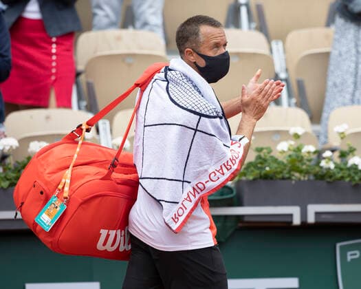 Philipp Kohlschreiber (GER) applaudiert und verabschiedet sich von den Fans nach seiner Niederlage Copyright: xJuergenxHasenkopfx