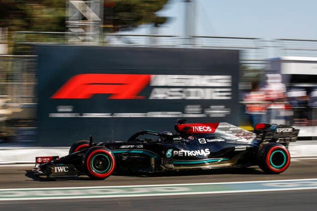 44 HAMILTON Lewis (gbr), Mercedes AMG F1 GP W12 E Performance, action during the Formula 1 Azerbaijan Grand Prix 2021 from June 04 to 06, 2021 on the Baku City Circuit, in Baku, Azerbaijan FORMULE 1 : Grand Prix d Azerbaidjan - Bakou - 05 06 2021 DPPI PANORAMIC  00121011__B2_7415