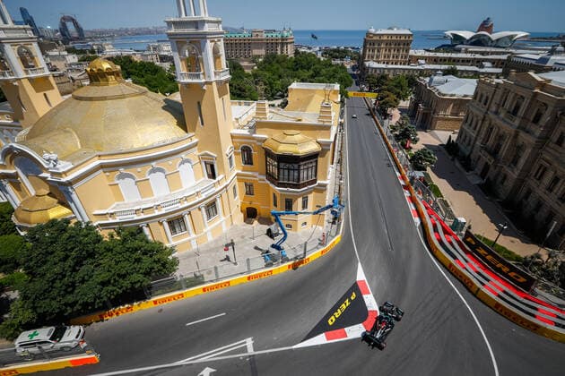 44 HAMILTON Lewis (gbr), Mercedes AMG F1 GP W12 E Performance, action during the Formula 1 Azerbaijan Grand Prix 2021 from June 04 to 06, 2021 on the Baku City Circuit, in Baku, Azerbaijan - FORMULE 1 : Grand Prix d Azerbaidjan - Bakou - 05 06 2021 DPPI PANORAMIC  00121011__V2_8000