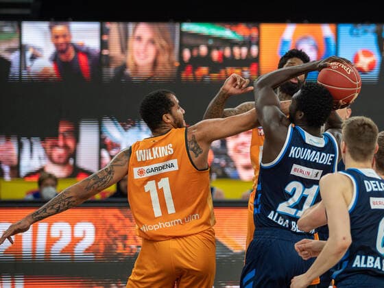 Isaiah Wilkins (Ratiopharm Ulm 11), Christ Koumadje (Alba Berlin, 21), Ratiopharm Ulm vs. Alba Berlin, Basketball, Playoffs, Spiel 4, Spielzeit 2020 2021, 05.06.2021, Ratiopharm Ulm vs. Alba Berlin, Basketball, Playoffs, Spiel 4, Spielzeit 2020 2021, 05.06.2021 Neu-Ulm Copyright: xEibner-Pressefoto SaschaxWaltherx EP_EER