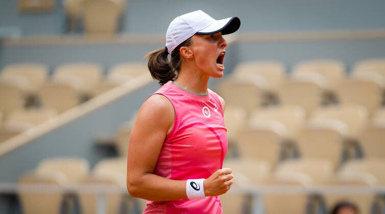 June 5, 2021: Iga Swiatek of Poland in action during the third round at the 2021 Roland Garros Grand Slam Tournament against Anett Kontaveit of Estonia - ZUMAa181 20210605_zaa_a181_185 Copyright: xRobxPrangex