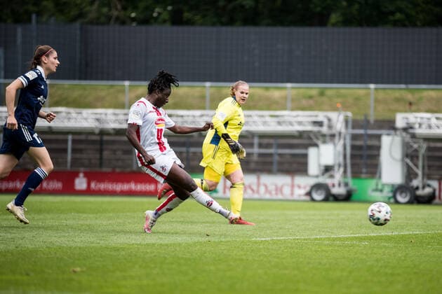 2. Frauen Fussball Bundesliga, 1. FC Koeln - SG 99 Andernach; 06.06.2021 Eunice Beckmann ( 11, 1. FC Koeln) trifft zum 1:0 2. Frauen Fussball Bundesliga, 1. FC Koeln - SG 99 Andernach, Koeln, Franz-Kremer Stadion DFL REGULATIONS PROHIBIT ANY USE OF PHOTOGRAPHS AS IMAGE SEQUENCES AND OR QUASI-VIDEO. Copyright: xBEAUTIFULxSPORTS Wunderlx