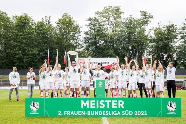 Sport Bilder des Tages 2. Frauen Fussball Bundesliga, 1. FC Koeln - SG 99 Andernach; 06.06.2021 Meister der 2. Frauen Bundesliga Sued: Der 1. FC Koeln 2. Frauen Fussball Bundesliga, 1. FC Koeln - SG 99 Andernach, Koeln, Franz-Kremer Stadion DFL REGULATIONS PROHIBIT ANY USE OF PHOTOGRAPHS AS IMAGE SEQUENCES AND OR QUASI-VIDEO. Copyright: xBEAUTIFULxSPORTS Wunderlx