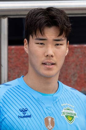 K League 1 ( Seongnam FC vs Jeonbuk Hyundai Motors - 2021 06 06 ) SEONGNAM, SOUTH KOREA, JUN 06 : Song Bum-keun of Jeonbuk Hyundai Motors during the K League 1 match between Seongnam FC and Jeonbuk Hyundai Motors at the Tancheon Stadium in Seongnam, South Korea, 06 June 2021. Seongnam the Tancheon Stadium South Korea 6729_241610 Copyright: xStevexCho PentaxPressx