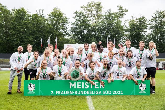 2. Frauen Fussball Bundesliga, 1. FC Koeln - SG 99 Andernach; 06.06.2021 Die Meister der 2. Frauen-Bundesliga Sued: 1. FC Koeln 2. Frauen Fussball Bundesliga, 1. FC Koeln - SG 99 Andernach, Koeln, Franz-Kremer Stadion DFL REGULATIONS PROHIBIT ANY USE OF PHOTOGRAPHS AS IMAGE SEQUENCES AND OR QUASI-VIDEO. Copyright: xBEAUTIFULxSPORTS Wunderlx