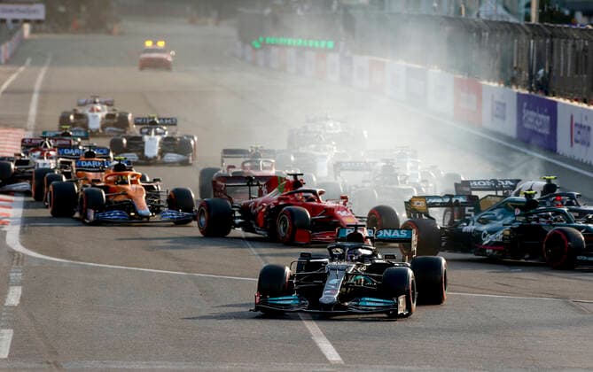 Re-start, 44 Lewis Hamilton (GBR, Mercedes-AMG Petronas F1 Team), F1 Grand Prix of Azerbaijan at Baku City Circuit on June 6, 2021 in Baku, Azerbaijan. (Photo by HOCH ZWEI) Baku Azerbaijan