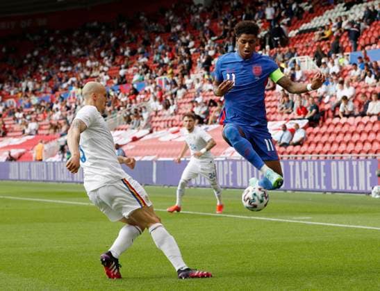 Middlesbrough, England, 6th June 2021. Marcus Rashford of England collects the ball during the International Friendly, Länderspiel, Nationalmannschaft match at the Riverside Stadium, Middlesbrough. Picture credit should read: Darren Staples Sportimage EDITORIAL USE ONLY. No use with unauthorised audio, video, data, fixture lists, club league logos or live services. Online in-match use limited to 120 images, no video emulation. No use in betting, games or single club league player publications. SPI-1079-0037