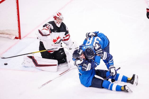 06.06.2021, Riga, Arena Riga, Final Finland - Canada (2021 IIHF Ice hockey, Eishockey World Championship, WM, Weltmeisterschaft , 13 Mikael Ruohomaa (Finland, sitting on the ice) celebrates his goal for the 1:0 with 38 Teemu Turunen (Finland). goalkeeper Darcy Kuemper (Canada) throws Ruohomaa s stick. Riga Riga Latvia Copyright: xJustPictures.ch JarixPestelaccix