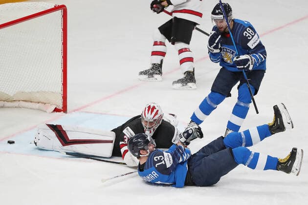 RIGA, LATVIA - JUNE 6, 2021: Finland s Mikael Ruohomaa (front) scores past Canadian goaltender Darcy Kuemper (L back) in their 2021 IIHF World Championship, WM, Weltmeisterschaft Final Ice hockey, Eishockey match at Arena Riga. Natalia Fedosenko TASS  TS103E8F
