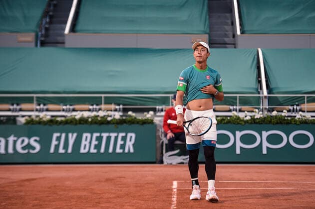 Attitude de Kei Nishikori ( Japon ) TENNIS : Roland Garros 2021 - Internationaux de France - 06 06 2021 FedericoPestellini Panoramic 