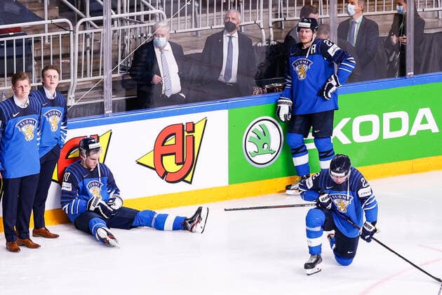 06.06.2021, Riga, Arena Riga, Final Finland - Canada (2021 IIHF Ice hockey, Eishockey World Championship, WM, Weltmeisterschaft , 80 Saku Maenalanen (Finland), 22 Arttu Ruotsalainen (Finland) and 27 Petri Kontiola (Finland) are disappointed for the loss in the overtime Riga Riga Latvia Copyright: xJustPictures.ch JarixPestelaccix