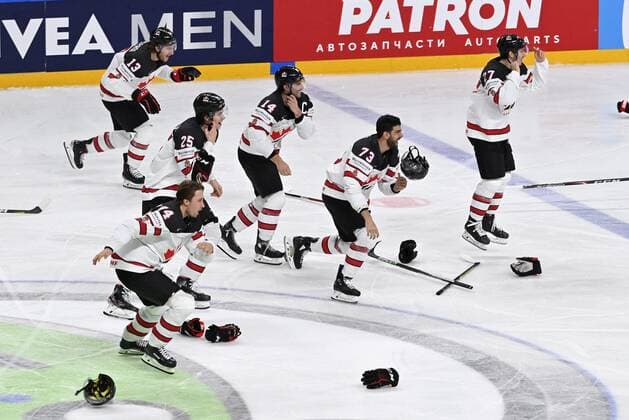 Eishockey, WM, Finale, Kanada ist Weltmeister Team Canada celebrating after winning Finland 3-2 at the 2021 IIHF Ice hockey, Eishockey World Championships final Finland vs Canada in Riga, Latvia on Sunday, June 6, 2021. Riika, Riga Latvia LKFTJK20210606225610BFRW  Copyright: xJussixNukarix