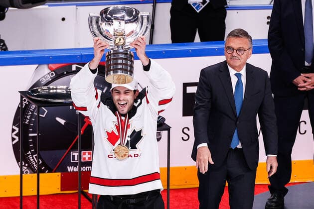06.06.2021, Riga, Arena Riga, Final Finland - Canada (2021 IIHF Ice hockey, Eishockey World Championship, WM, Weltmeisterschaft , Canada is world champion 2021. 14 Adam Henrique (Canada) receives the trophy from IIHF president Rene Fasel Riga Riga Latvia Copyright: xJustPictures.ch JarixPestelaccix