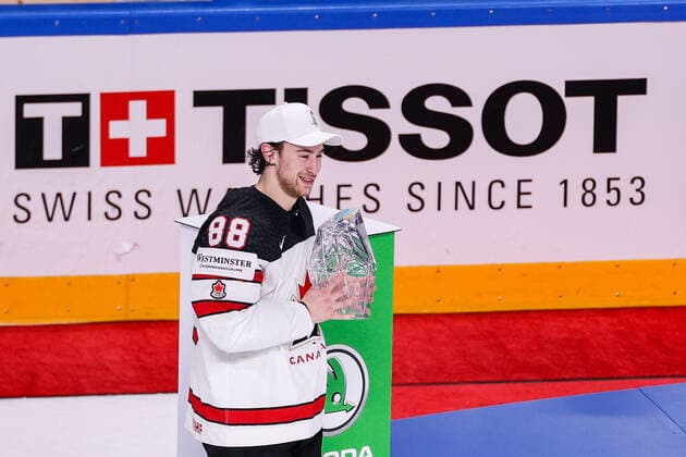 06.06.2021, Riga, Arena Riga, Final Finland - Canada (2021 IIHF Ice hockey, Eishockey World Championship, WM, Weltmeisterschaft , 88 Andrew Mangiapane (Canada) is most valued player of the world cup (MVP) Riga Riga Latvia Copyright: xJustPictures.ch JarixPestelaccix