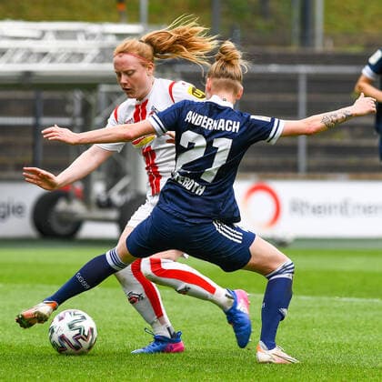 v.li.: Caroline Asteroth (SG 99 Andernach, 21), Amber Barett (Köln, 22), Zweikampf, Duell, duel, tackle, tackling, Dynamik, Action, Aktion, 06.06.2021, Köln (Deutschland), Fussball, 2. Frauen-Bundesliga Süd, 1. FC Köln - SG 99 Andernach, DFB DFL REGULATIONS PROHIBIT ANY USE OF PHOTOGRAPHS AS IMAGE SEQUENCES AND OR QUASI-VIDEO.