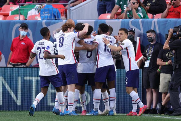 DENVER, CO - JUNE 06: United States forward Gio Reyna (7) celebrates with teammates after scoring a goal in action during the CONCACAF Nations League finals between Mexico and the United States on June 06, 2021, at Empower Field at Mile High in Denver, CO. (Photo by Robin Alam Icon Sportswire) SOCCER: JUN 06 Concacaf Nations League Final - Mexico v United States Icon164210606002