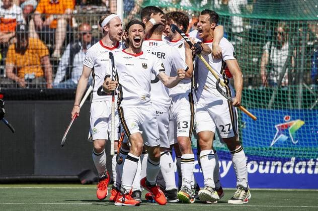 Bilder des Jahres 2021, Sport 06 Juni Sport Themen der Woche KW22 AMSTELVEEN - Players of Germany celebrate the 2-2 of Florian Fuchs of Germany during the European Hockey Championship match between Germany and the Netherlands at the Wagener Stadium on June 6, 2021 in Amstelveen. ANP WILLEM VERNES Amstelveen xVIxHollandsexHoogtex xxANPxIVx *** AMSTELVEEN Players of Germany celebrate the 2 2 of Florian Fuchs of Germany during the European Hockey Championship match between Germany and the Netherlands at the Wagener Stadium on June 6, 2021 in Amstelveen ANP WILLEM VERNES Amstelveen xVIxHollandsexHoogtex xxANPxIVx 432248265