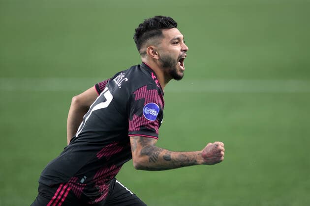 DENVER, CO - JUNE 06: Mexico forward Jesus Corona (17) celebrates with teammates after scoring a goal in action during the CONCACAF Nations League finals between Mexico and the United States on June 06, 2021, at Empower Field at Mile High in Denver, CO. (Photo by Robin Alam Icon Sportswire) SOCCER: JUN 06 Concacaf Nations League Final - Mexico v United States Icon164210606018