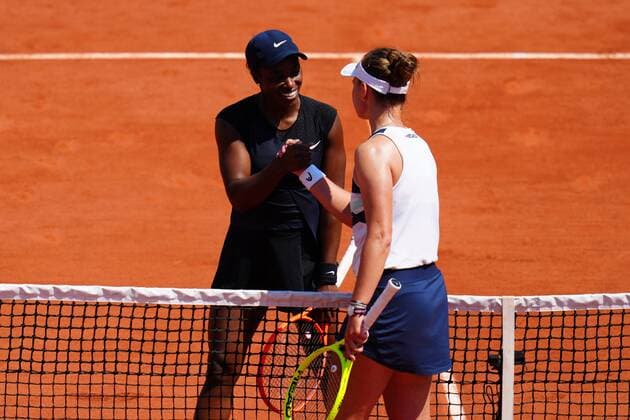 Mandatory Credit: Photo by Javier Garcia BPI Shutterstock (12019129as) Sloane Stephens meets Barbora Krejcikova at the net French Open Tennis, Day Nine, Roland Garros, Paris, France - 07 Jun 2021 French Open Tennis, Day Nine, Roland Garros, Paris, France - 07 Jun 2021  Copyright: xJavierxGarcia BPI Shutterstockx 12019129as