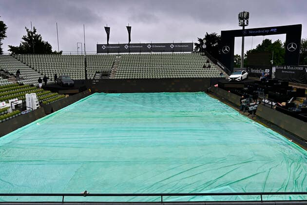 Regenpause Regenunterbrechung Qualifikation findet wegen anhaltendem Regen in Stammheim statt Regenplane auf Rasen 07.06.2021 Tennis MercedesCup Stuttgart 2021 Weißenhof ATP, Tennis Herren 07.-13.06.2021 Tennis MercedesCup Stuttgart 2021