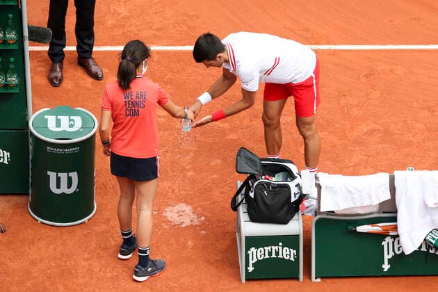 TENNIS - French Open 2021 PARIS,FRANCE,07.June.21 - TENNIS - ATP, Tennis Herren World Tour, French Open, Roland Garros, Grand Slam. Image shows Novak Djokovic (SRB) and a ballkid.  GEPAxpictures xPatrickxSteiner