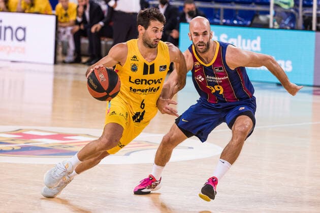 June 7, 2021, Barcelona, Barcelona, Spain: Bruno Fitipaldo of Lenovo Tenerife competes with Nick Calathes of FC Barcelona, Barca during the Liga Endesa ACB Playoff semi final game 1 match between Fc Barcelona and Lenovo Tenerife at Palau Blaugrana on June 07, 2021 in Barcelona, Spain. Barcelona Spain - ZUMAa181 20210607_zaa_a181_131 Copyright: xJavierxBorregox
