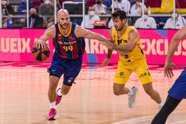 June 7, 2021, Barcelona, Barcelona, Spain: Nick Calathes of FC Barcelona, Barca competes with Bruno Fitipaldo of Lenovo Tenerife during the Liga Endesa ACB Playoff semi final game 1 match between Fc Barcelona and Lenovo Tenerife at Palau Blaugrana on June 07, 2021 in Barcelona, Spain. Barcelona Spain - ZUMAa181 20210607_zaa_a181_168 Copyright: xJavierxBorregox