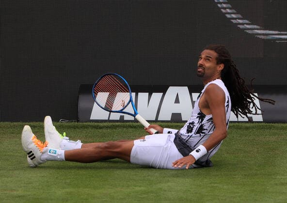 08.06.2021, ATP, Tennis Herren Tour Mercedes Cup Stuttgart, Weissenhofff, Tennis, im Bild: Dustin Brown (GER) rutscht
