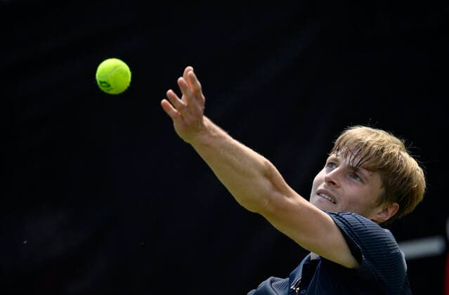 Rudolf Molleker (GER) Aktion Aufschlag 08.06.2021 Tennis MercedesCup Stuttgart 2021 Weißenhof ATP, Tennis Herren 07.-13.06.2021 Tennis MercedesCup Stuttgart 2021