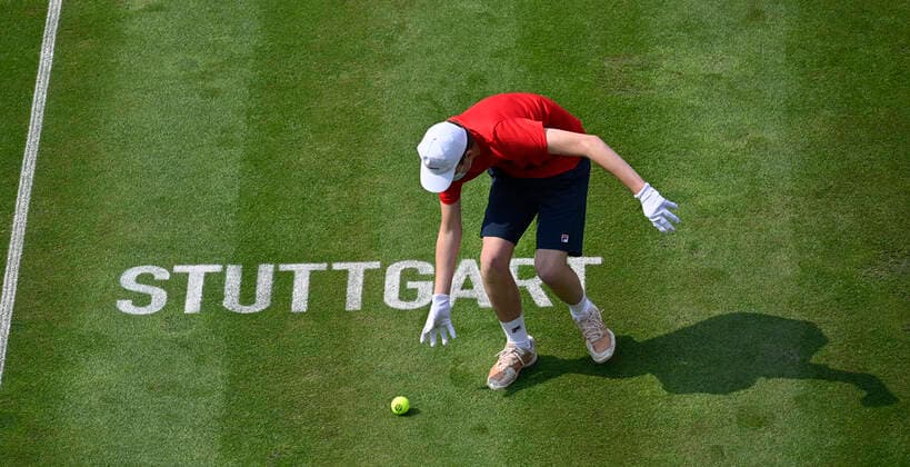 Feature Schriftzug STUTTGART auf Rasen Ballkind Balljunge 08.06.2021 Tennis MercedesCup Stuttgart 2021 Weißenhof ATP, Tennis Herren 07.-13.06.2021 Tennis MercedesCup Stuttgart 2021