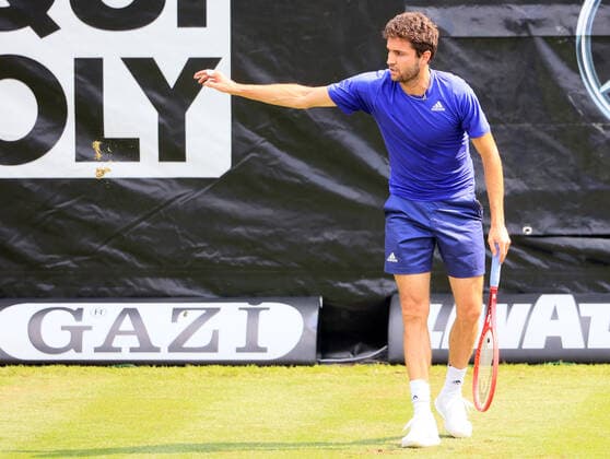 08.06.2021, ATP, Tennis Herren Tour Mercedes Cup Stuttgart, Weissenhofff, Tennis, im Bild: Gilles Simon (FRA) beschwert sich über den Platzzustand